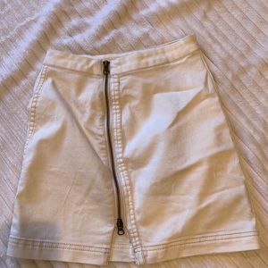 Fun white mini skirt!!